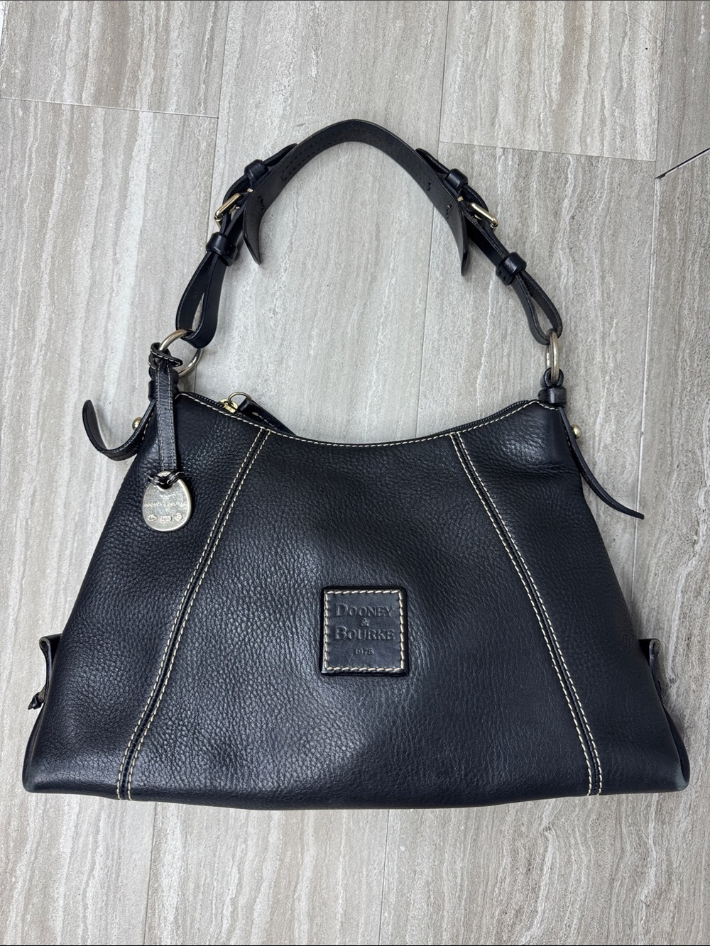 VTG Dooney & Bourke East West Hobo Slouch Pebbled Leather Shoulder Bag